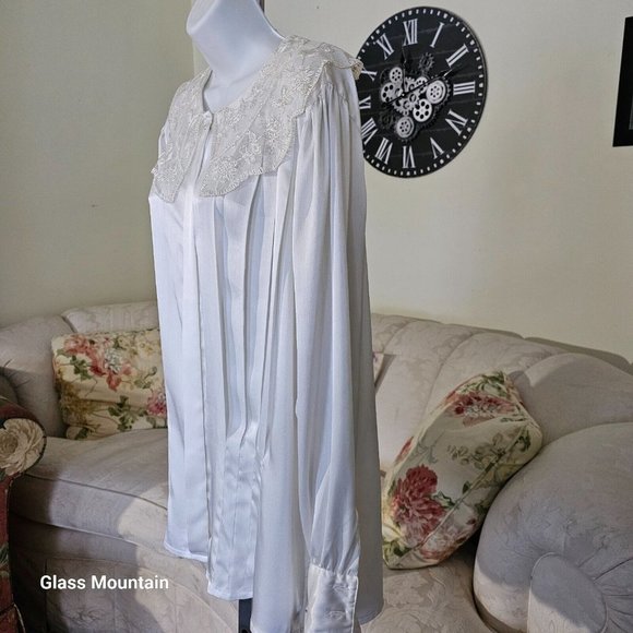 SOLD - Lady Shapely Vintage Plus White Silk Blend Blouse With Lace Collar - Picture 2 of 10